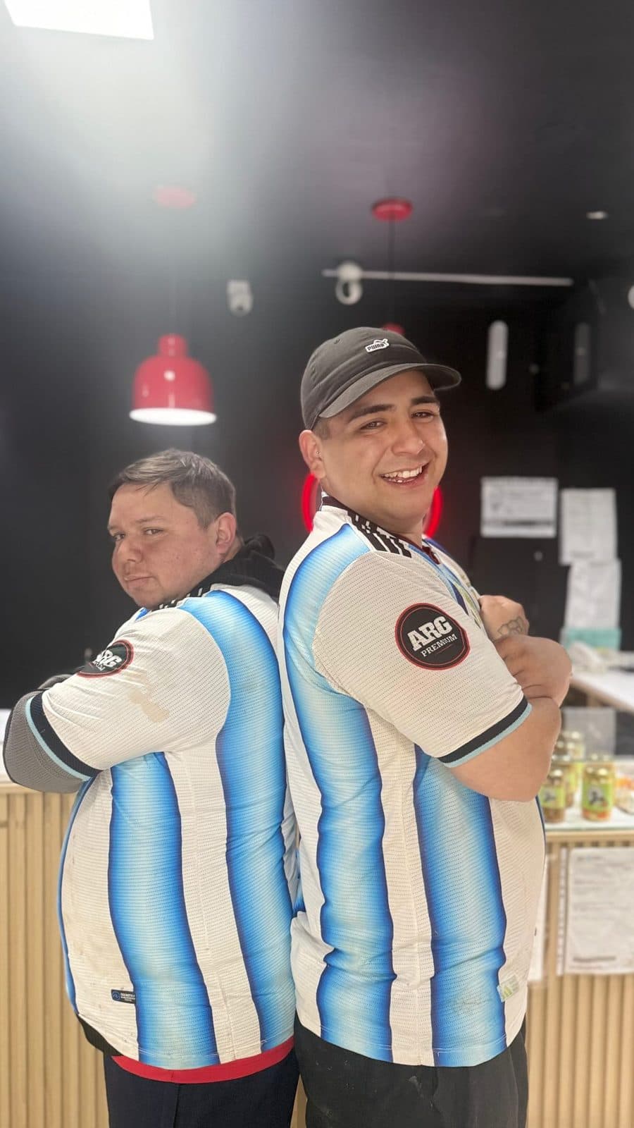 Equipo de Carnicería La Argentina con la camiseta argentina